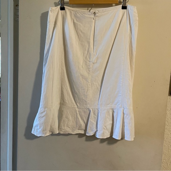 Sag Harbor white Trumpet Midi Skirt with Ruffled Hem - Picture 2 of 7